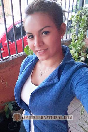 223464 - Laura Age: 37 - Costa Rica
